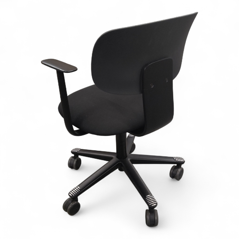 Tion 2140 med armlene Sort stoff,