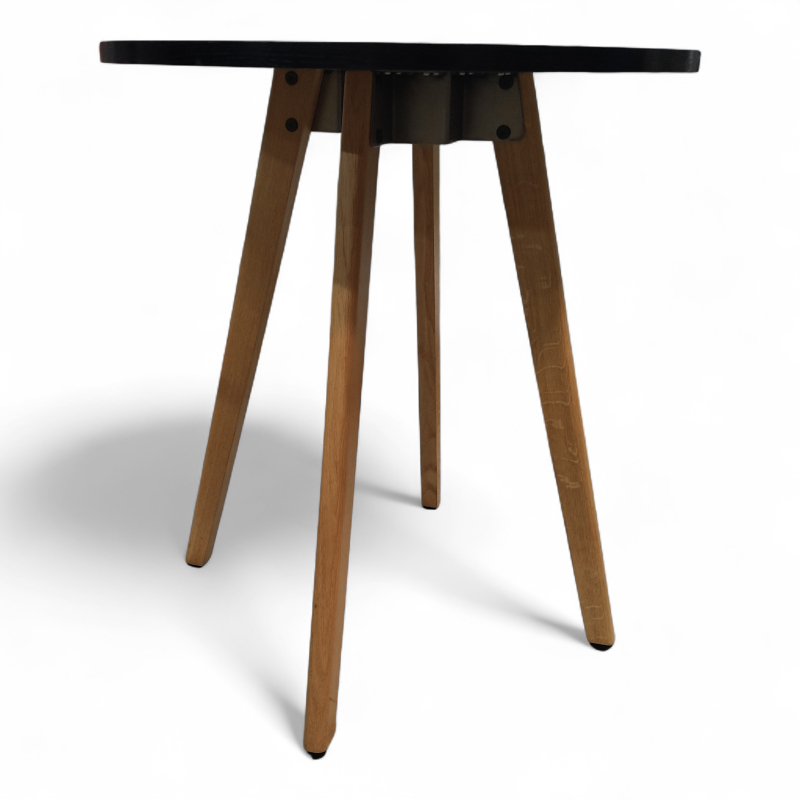 Barbord Ø=80cm, høyde 90cm, treben