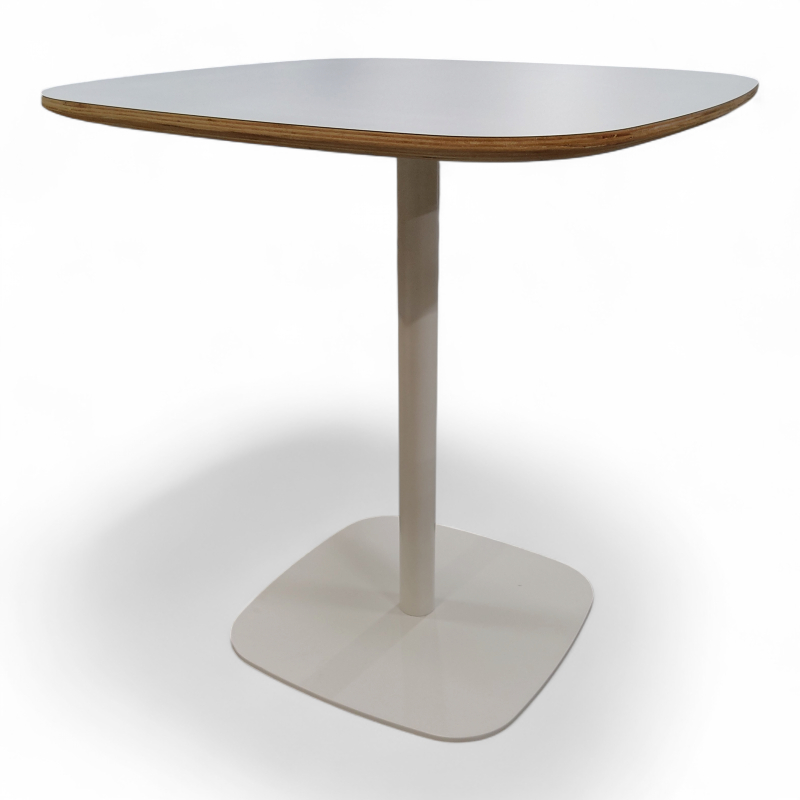 Form kafebord 70x70cm Hvit laminat,
