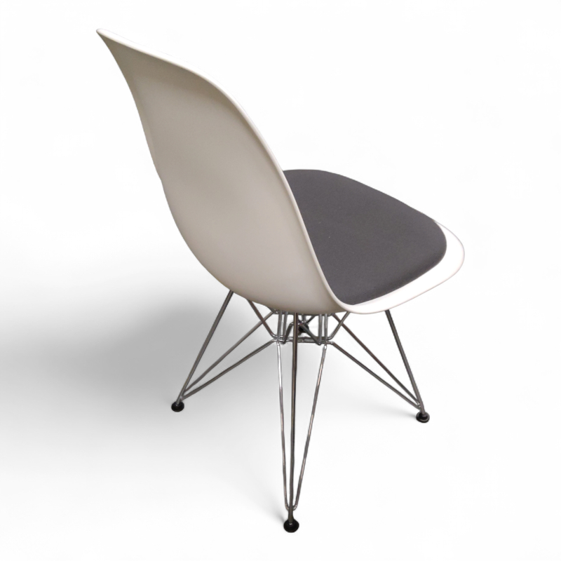 Eames Plastic Side Chair DSR,